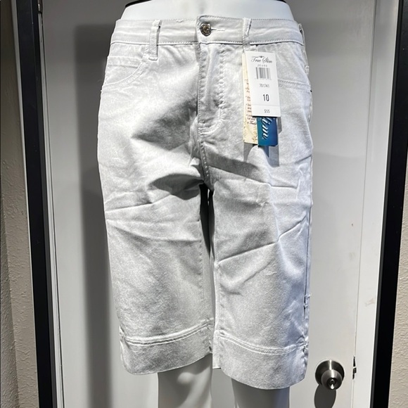 Relaxed Fit Gray Jean Shorts with Cuffed Hem - Picture 1 of 9